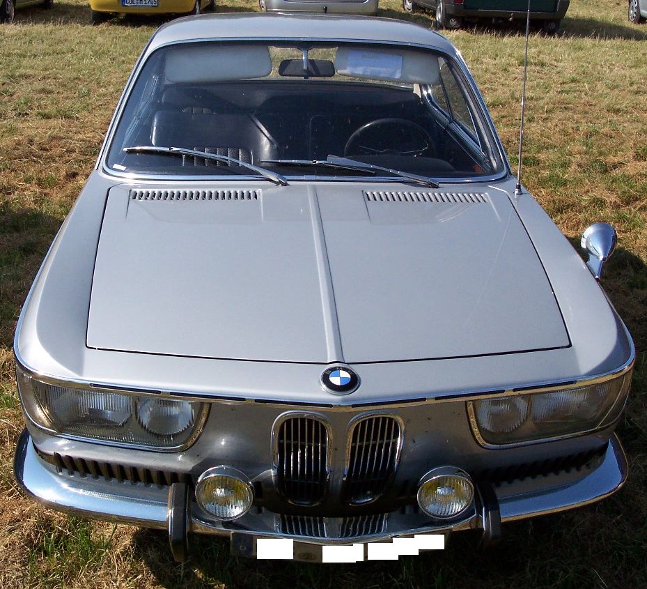 BMW_2000_CS_v.jpg