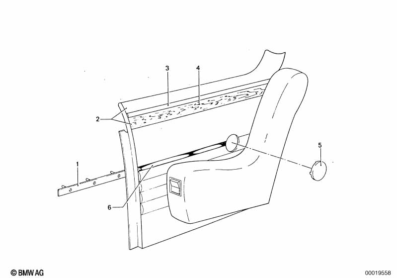 Lateral trim panel rear