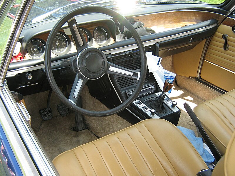 800px-BMW2800CS-interior.jpg