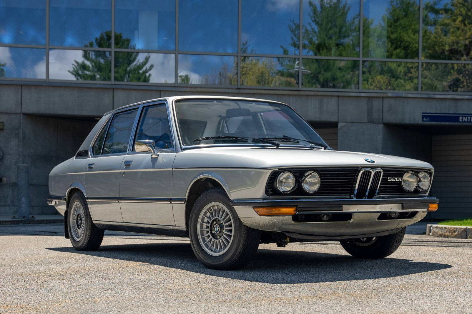 bringatrailer.com